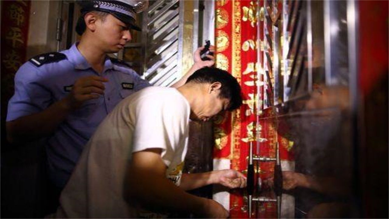 张家界请开锁师傅开了锁后，师傅